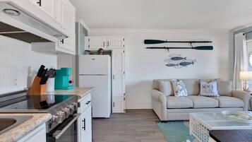 Réfrigérateur, micro-ondes, four, lave-vaisselle