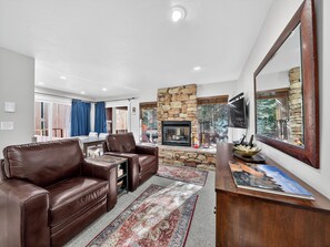 Smart TV, DVD player, video library - Aspen Hideaway – Modern 2BR/2BA Condo Steps from Giant Steps Lifts (Brian Head)