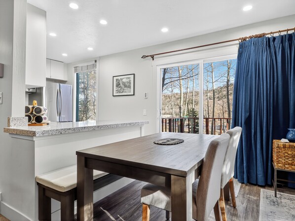 Dining - Aspen Hideaway – Modern 2BR/2BA Condo Steps from Giant Steps Lifts (Brian Head)
