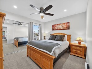 2 bedrooms, free WiFi, bed sheets - Aspen Hideaway – Modern 2BR/2BA Condo Steps from Giant Steps Lifts (Brian Head)