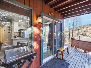Terrace/patio - Aspen Hideaway – Modern 2BR/2BA Condo Steps from Giant Steps Lifts (Brian Head)