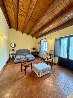 5 bedrooms, desk, iron/ironing board, free WiFi - Relaxation Oasis in Val di Noto:  Villa with 5 ensuite rooms for 11 guests (Noto)