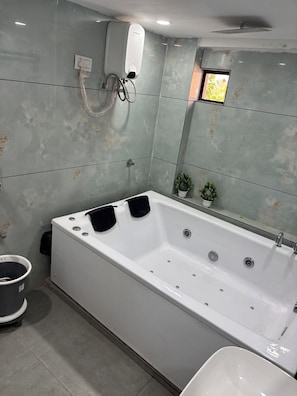 Double Room, City View | Bilik Mandi