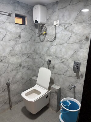 Double Room, City View | Bathroom