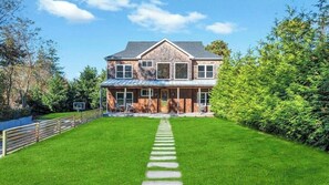 Exterior - Southampton sanctuary with resort-style pool, lush grounds, and spacious... (Southampton)