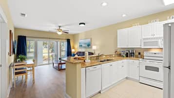 冰箱、微波炉、烤箱、炉灶