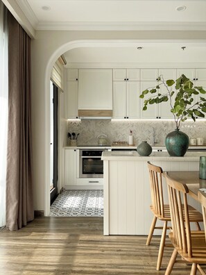 免費迷你吧、獨特裝潢、布置獨特、書桌