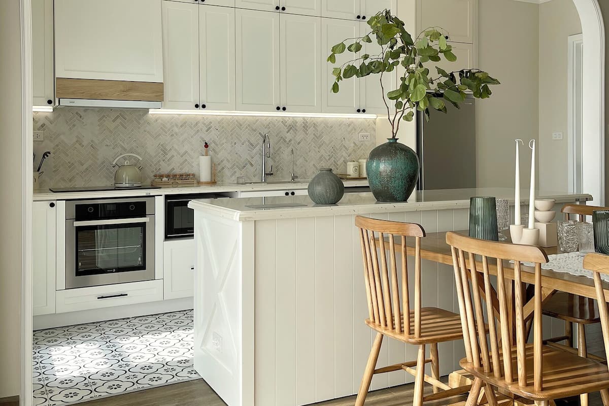 Fridge, microwave, espresso maker, coffee/tea maker