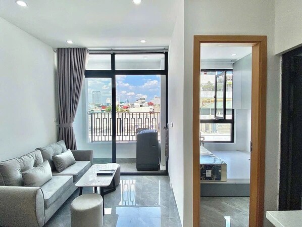 Premier Studio, Balcony, City View | Laptop workspace, free WiFi