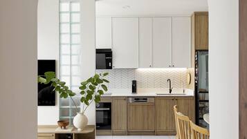 Free minibar, individually decorated, individually furnished, desk