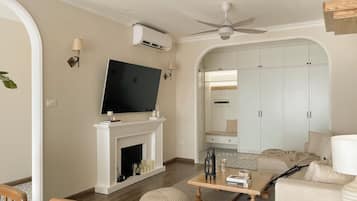 Free minibar, individually decorated, individually furnished, desk