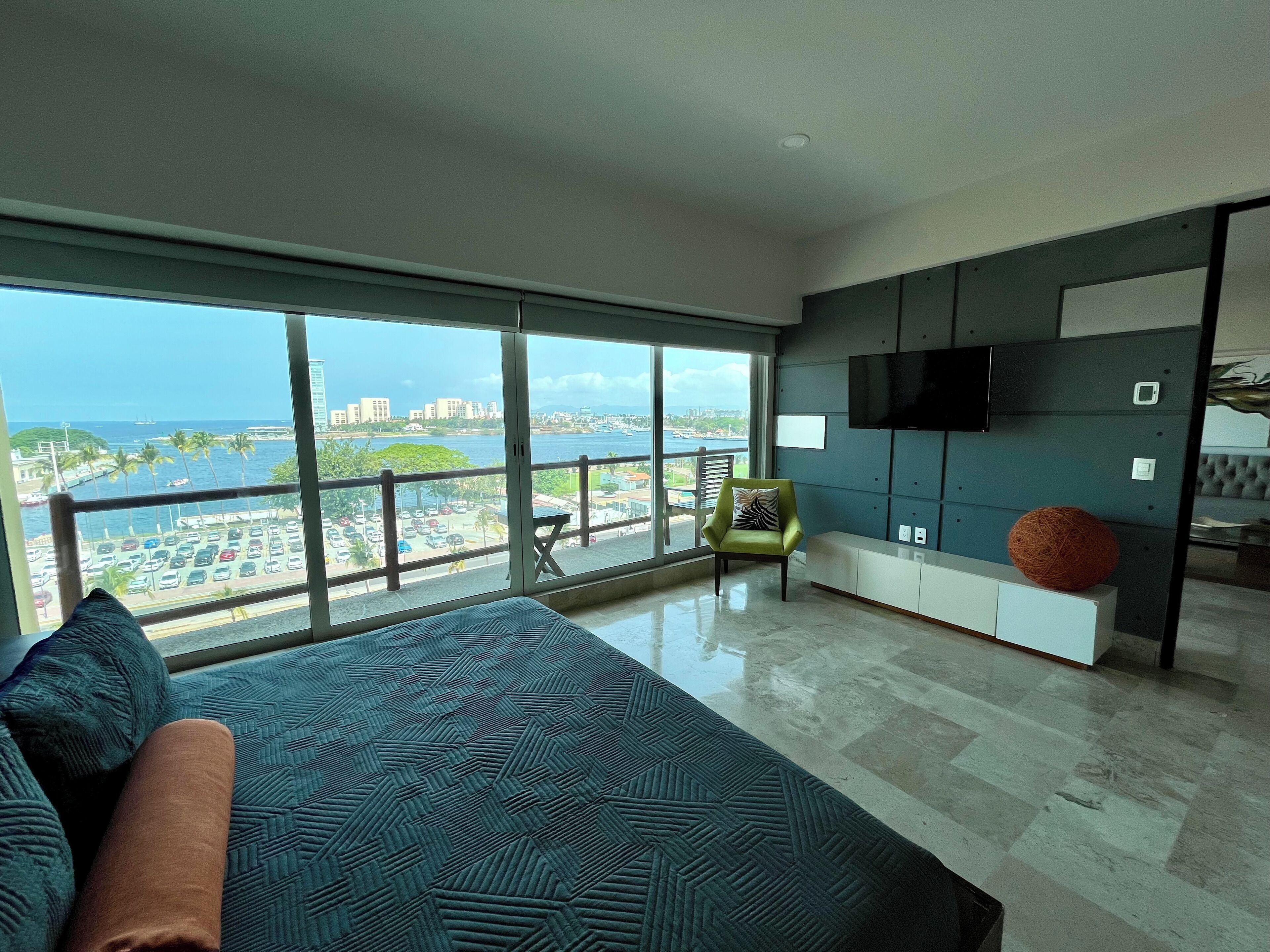 Panoramic Apartment | Individually decorated, individually furnished, free WiFi, bed sheets