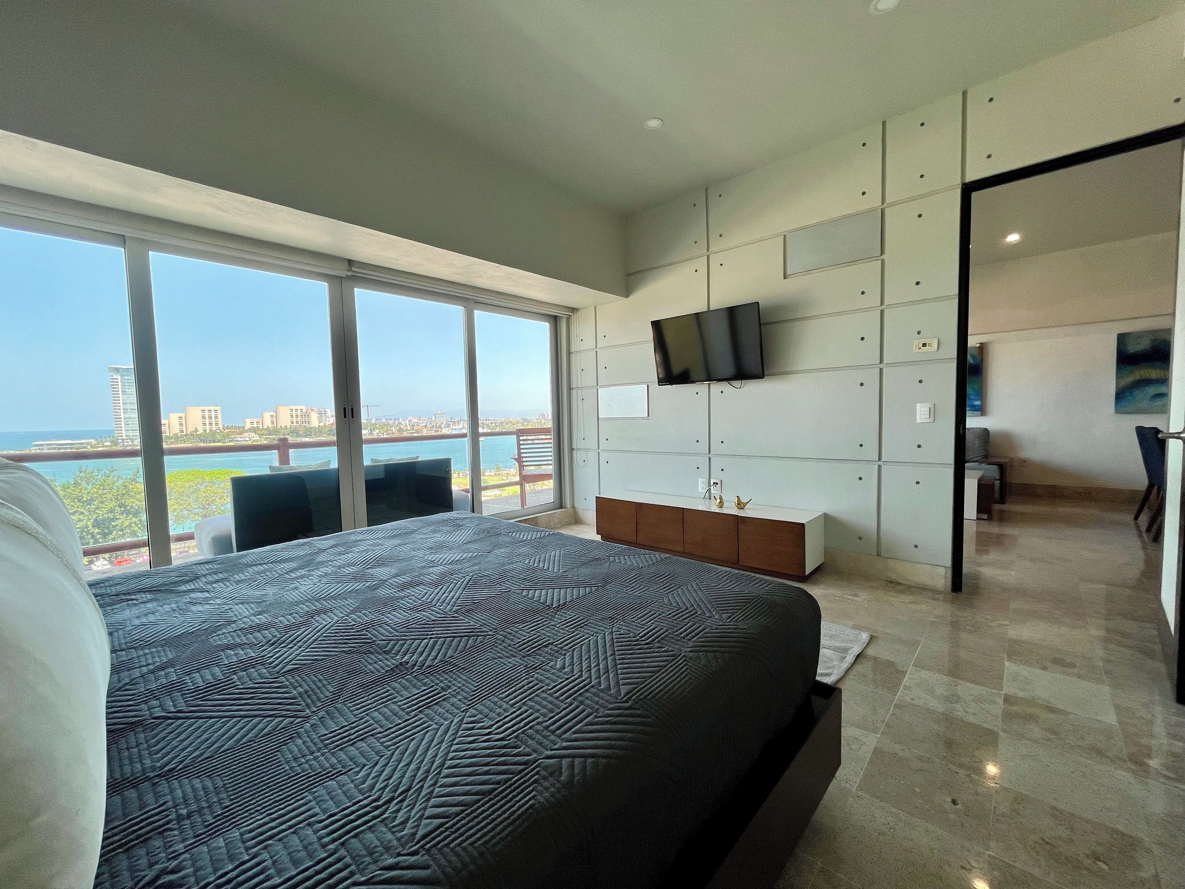 Panoramic Apartment | Individually decorated, individually furnished, free WiFi, bed sheets