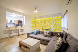 Appartement Confort | Coin séjour | Télévision LED de 50 pouces avec chaînes numériques