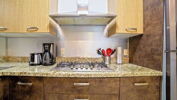 LÀgenhet Comfort | Eget kök | MikrovÄgsugn, grytor/köksredskap, kryddor och stÀdutrustning