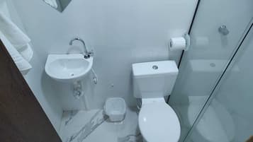 Perlengkapan mandi gratis, handuk, sabun, dan sampo