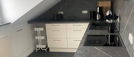 Mikrowelle, Ofen, Herdplatte, Geschirrspüler