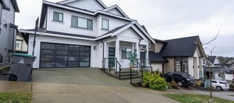 Bright & Modern Surrey Gem w/ Queen Beds & Parking