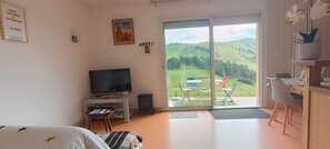 1 chambre, fer et planche à repasser, lit parapluie, Wi-Fi gratuit