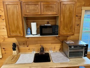 Micro-ondes, four, cafetière/bouilloire