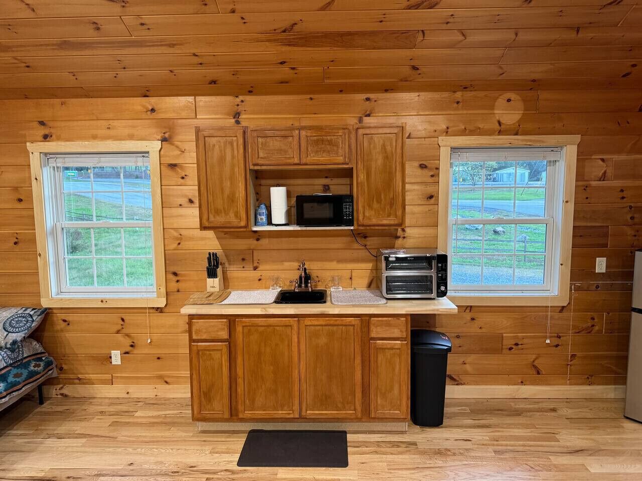 Microwave, oven, coffee/tea maker, cookware/dishes/utensils