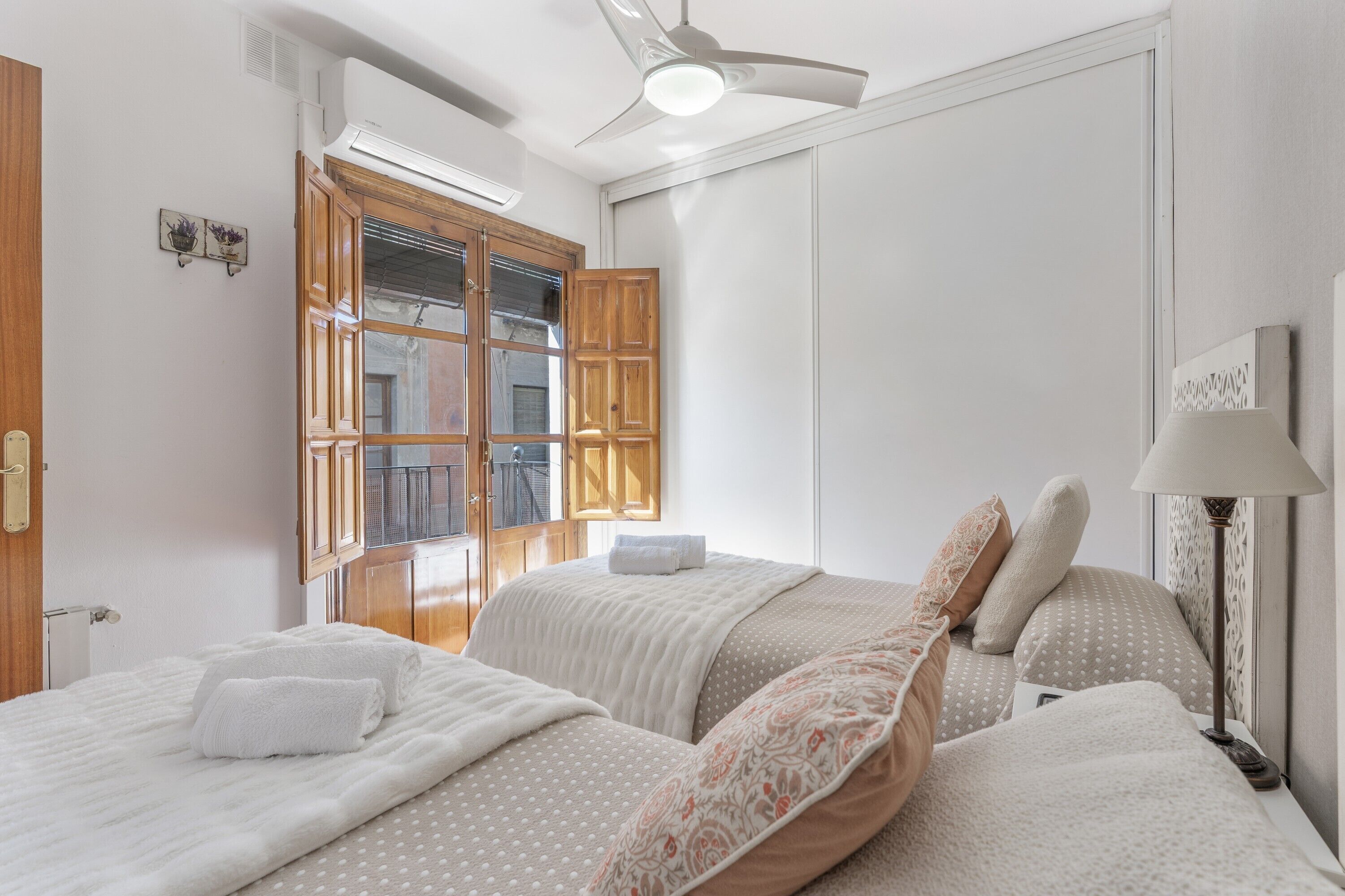 2 slaapkamers, een strijkplank/strijkijzer, wifi, beddengoed