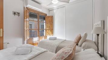 2 slaapkamers, een strijkplank/strijkijzer, wifi, beddengoed