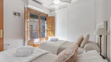 2 habitaciones, tabla de planchar con plancha, wifi y ropa de cama