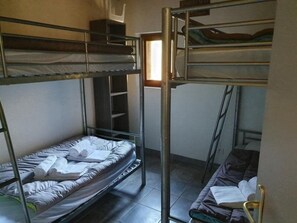Iron/ironing board, free WiFi - casa del torrent (Ota)