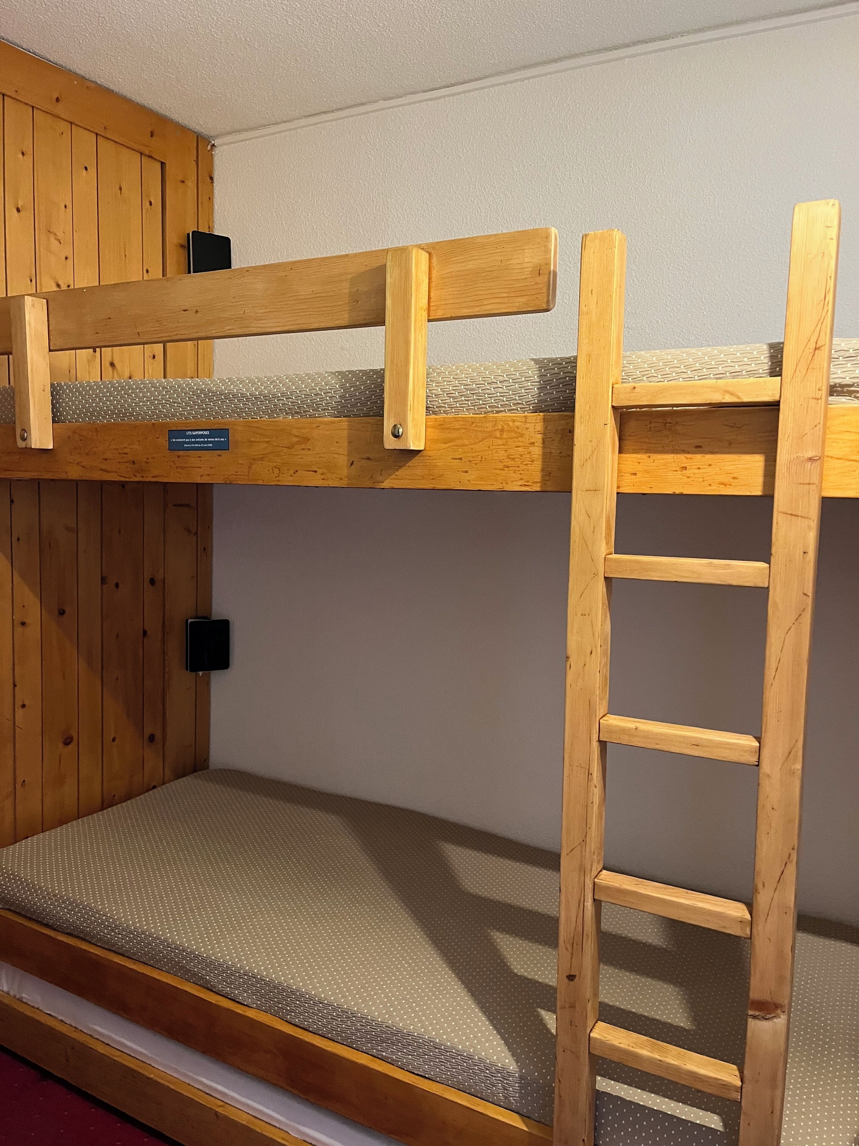 2 bedrooms, iron/ironing board, WiFi