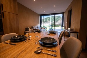 Dining - Mountain-view eco-friendly cottage (Marcoux)