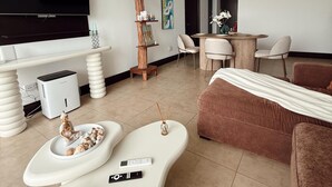 TV - Riomar Luxurious Beachfront Aptartment, 3 bedroom (San Carlos)
