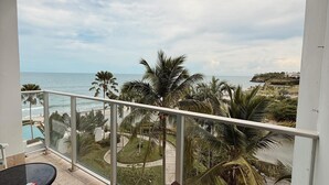 Property grounds - Riomar Luxurious Beachfront Aptartment, 3 bedroom (San Carlos)