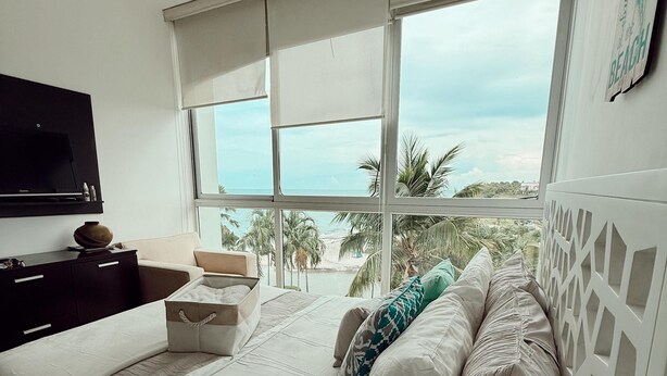 3 bedrooms, iron/ironing board, WiFi (free), bed sheets - Riomar Luxurious Beachfront Aptartment, 3 bedroom (San Carlos)