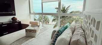 Riomar Luxurious Beachfront Aptartment, 3 bedroom