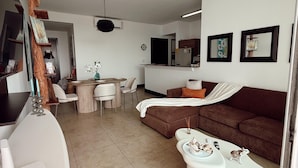TV - Riomar Luxurious Beachfront Aptartment, 3 bedroom (San Carlos)