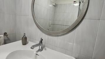 Doccia, asciugacapelli, asciugamani