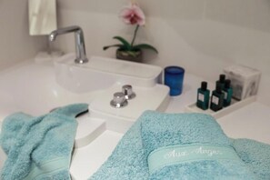 Towels, soap, toilet paper - Suite aux Anges N°1 (Antwerpen)