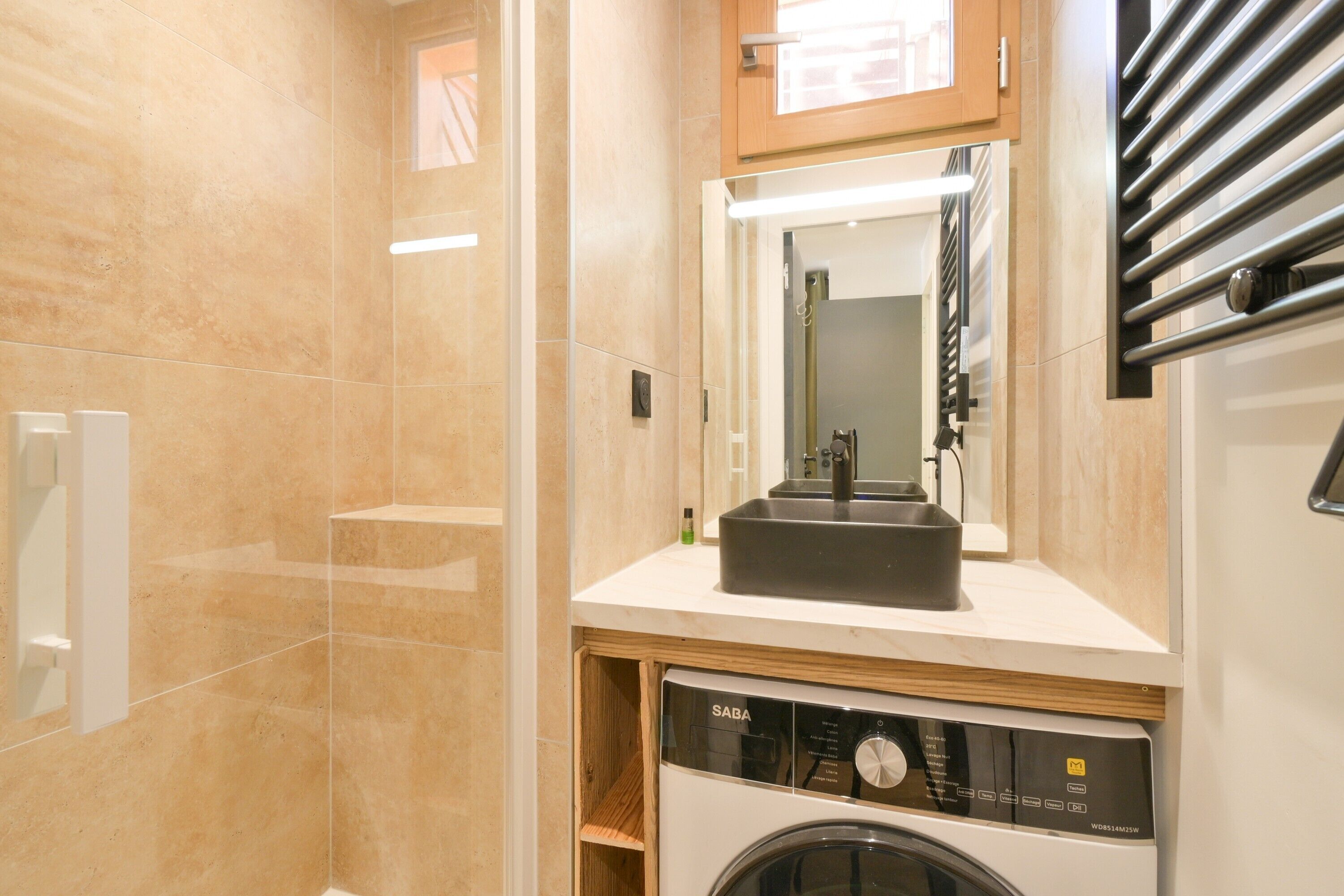 Suihku, hiustenkuivaaja