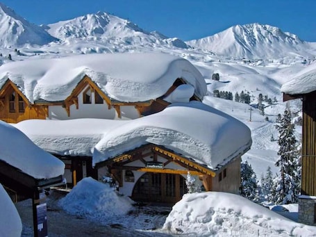 Exterior. Apartamento 'Lesetoilesdelaplagne Chalet 16' con balcón