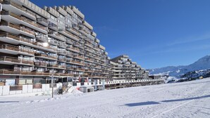 A multi-story hotel with balconies, located in a snowy mountainous area. - Apartment “Lesetoilesdelaplagne - Le Diamant” with Mountain View and Private Terrace (aime la plagne)