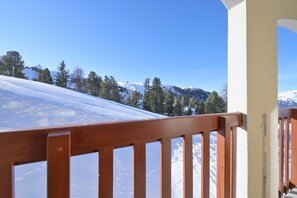 Property grounds - Apartment 'Lesetoilesdelaplagne Le Quartz' with Mountain View, Balcony and Wi-Fi (La Plagne Tarentaise)