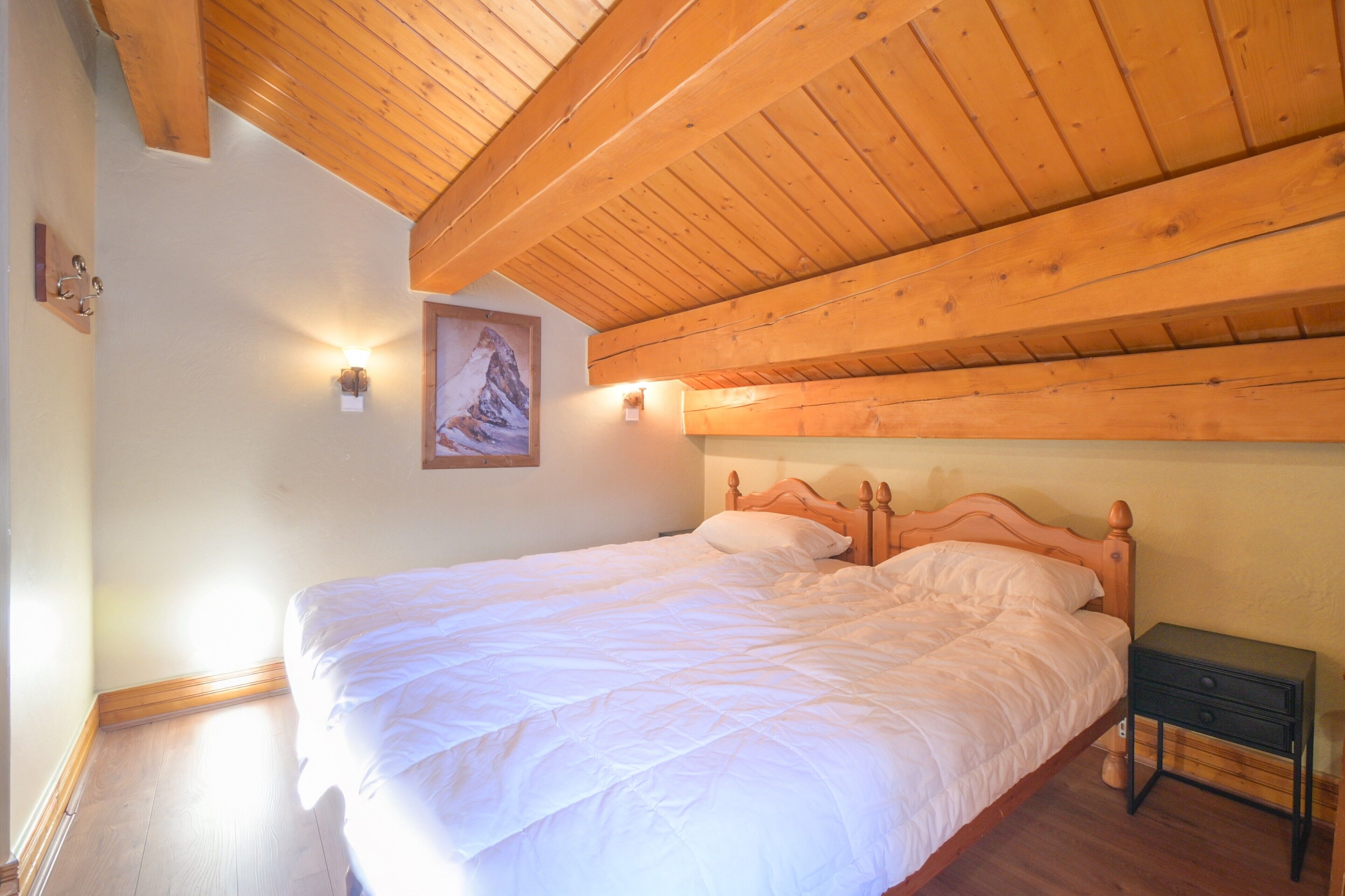 5 bedrooms
