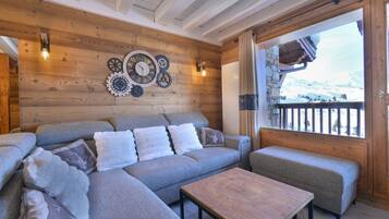 Televisie en een open haard