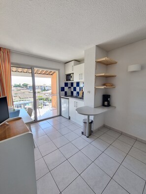 Interior - Apartment 'Cap d’Agde - Primavera - 1' with Shared Pool, Private Terrace and Air Conditioning (Agde)
