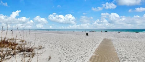 Huoneisto, 1 keskisuuri parisänky ja vuodesohva (Sunbird 212E) | Ranta | Rannalla