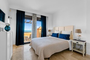 Iron/ironing board, WiFi, bed sheets - Apartment 'Ático De Lujo Con Vistas Al Mar' with Sea View, Wi-Fi and Air Conditioning (ESTEPONA)