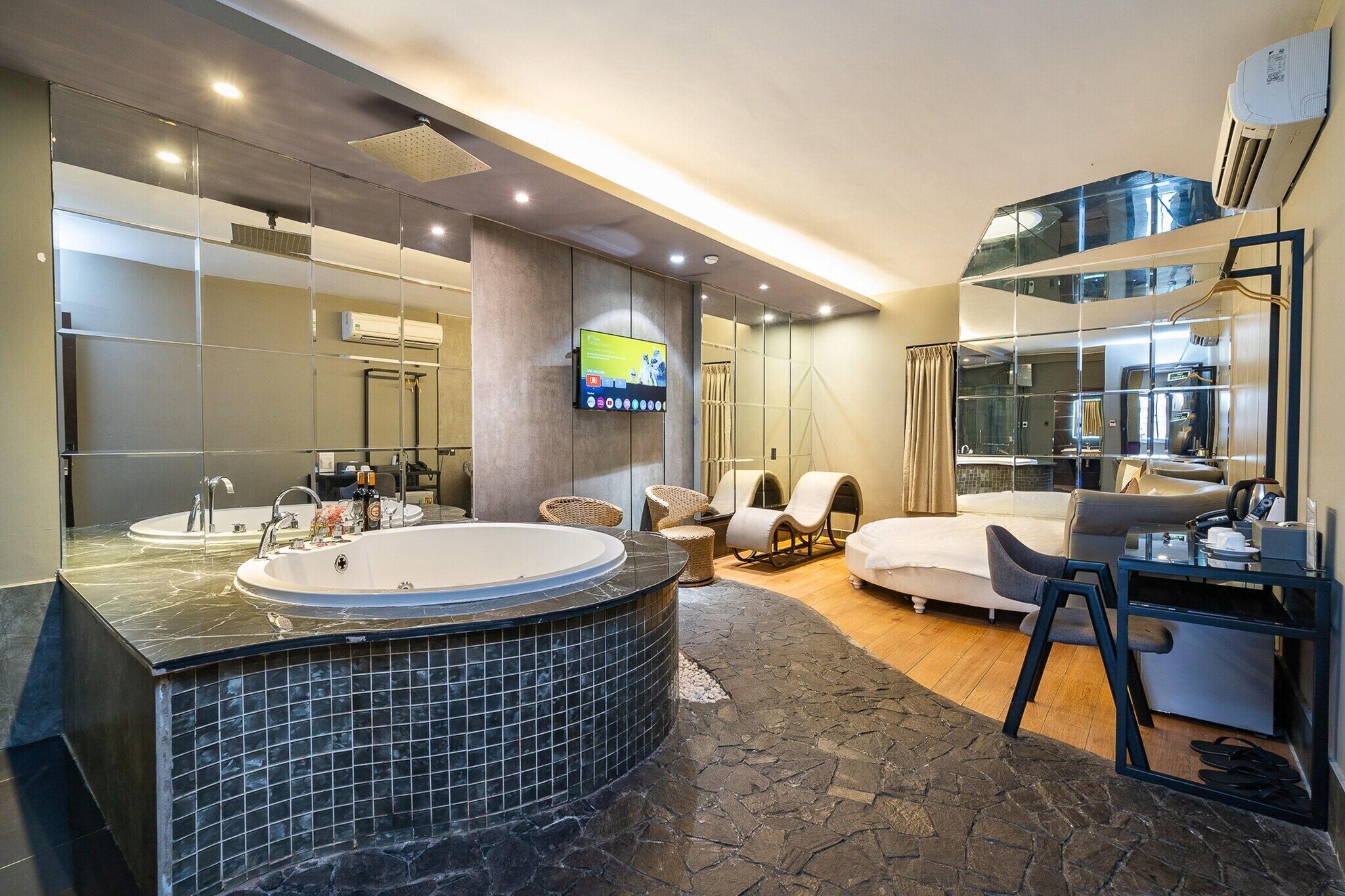 Shower, bidet, towels