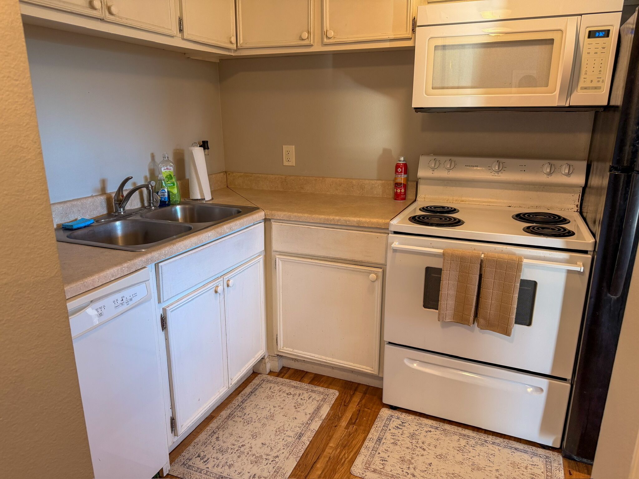 Microondas, horno, placa de cocina, lavavajillas