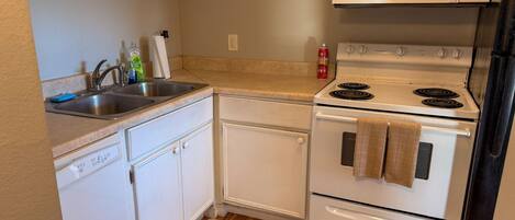 Micro-ondes, four, plaque de cuisson, lave-vaisselle